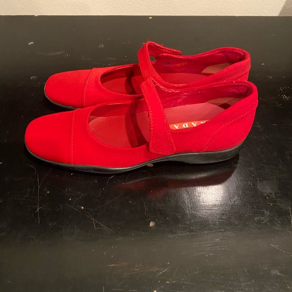 PRADA NWT VINTAGE MARYJANE RED FABRIC Size-7.5 - Picture 9 of 10
